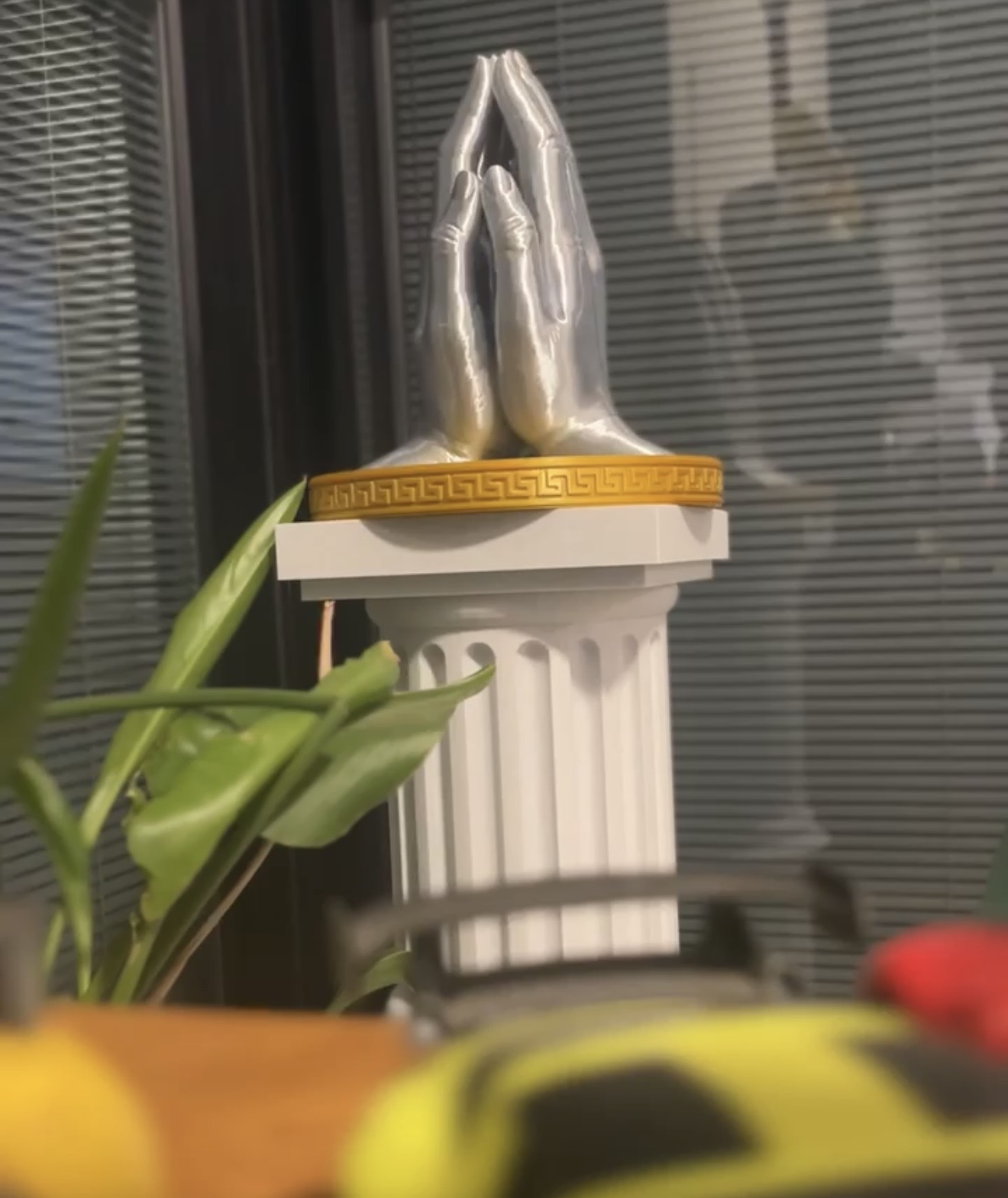 Blessed בסלון